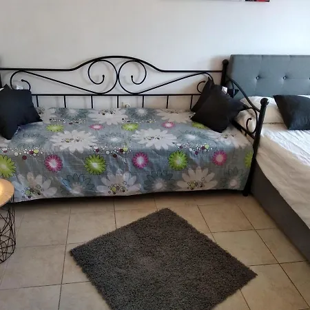 Apartment Seafront 20 Meters From The Sea Turanj