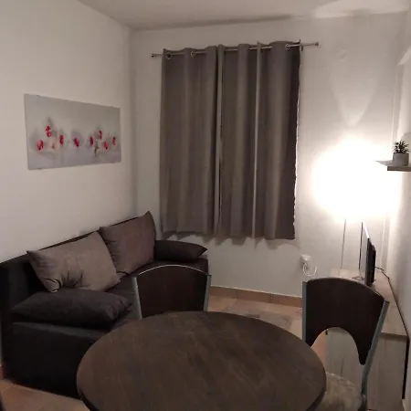 Apartment Seafront 20 Meters From The Sea Turanj