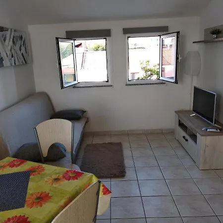 Apartment Seafront 20 Meters From The Sea