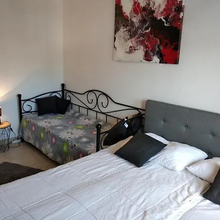 Apartment Seafront 20 Meters From The Sea Turanj